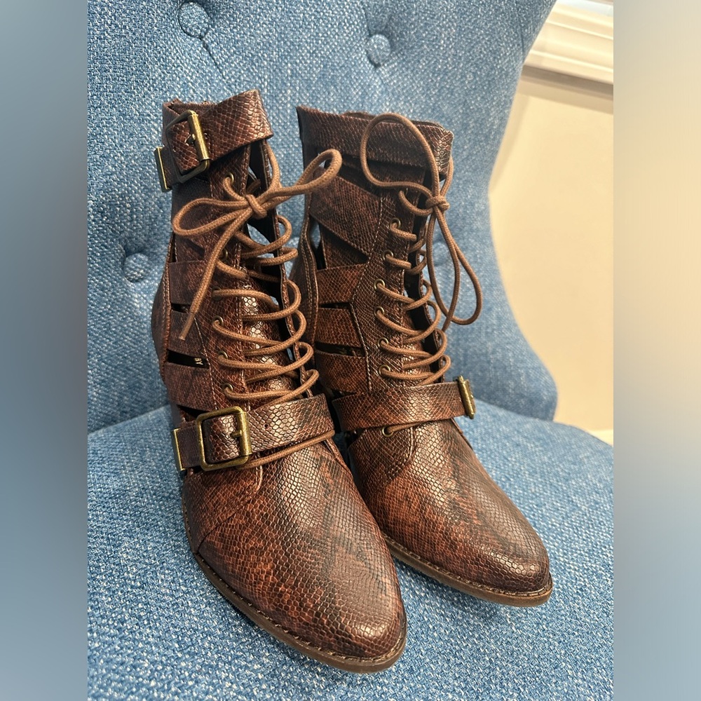 Coconuts by Matisse women ankle boots
